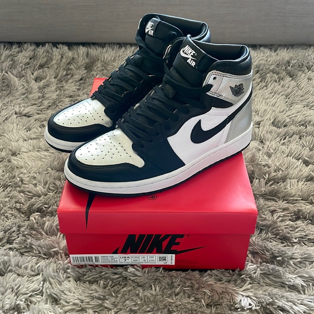 Womens Air Jordan 1 High OG “Silver Toe”